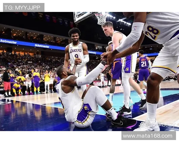 湖人对火箭首节较量精彩回顾双方球员表现引人瞩目 湖人对火箭首节较量精彩回顾双方球员表现引人瞩目